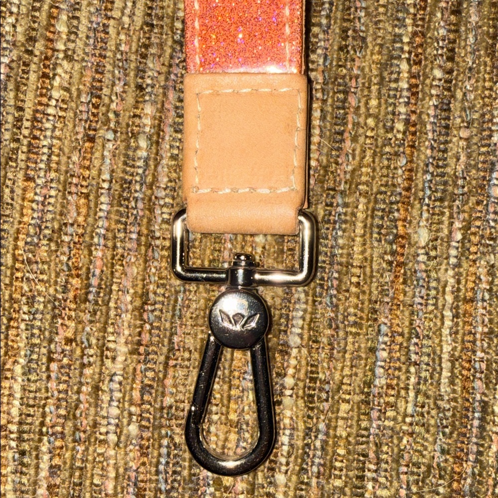 Consuela Keychain - Picture 5 of 5